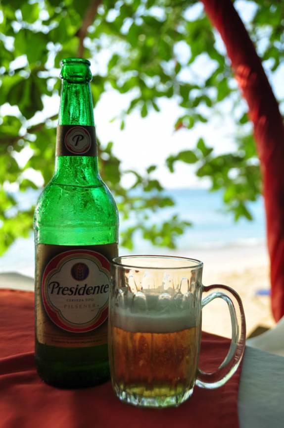 Presidente, a cerveja nacional do país! (em Sosúa, na costa norte da República Dominicana)
